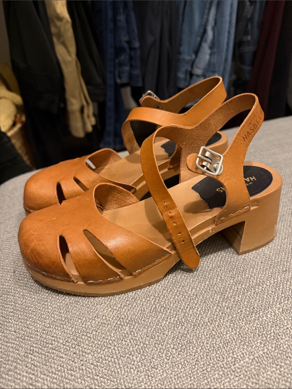 Swedish Hasbeens Tan Leather Slingback Clogs with Cutout Toe - Picture 4 of 6